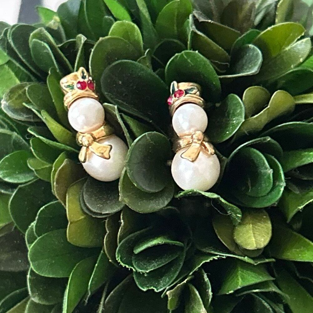 Vintage Avon adorable snowman clip on earrings Gold tone